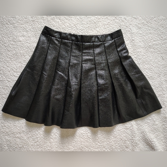 *NWOT* Truth by Republic Women's Size 10 Black Faux Leather Pleated Skirt - Picture 4 of 12
